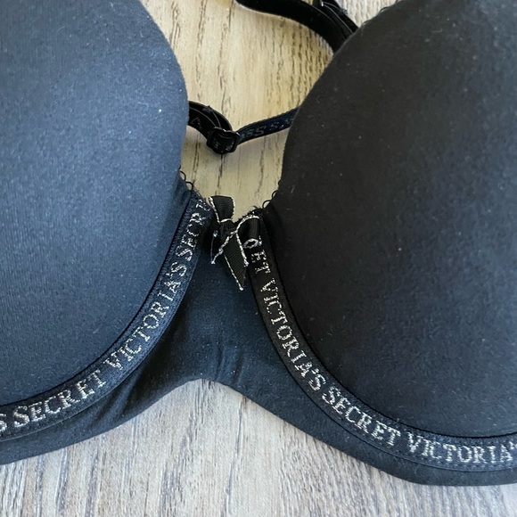 Victoria’s Secret, black Body by Victoria bra, size 34D - Picture 2 of 7